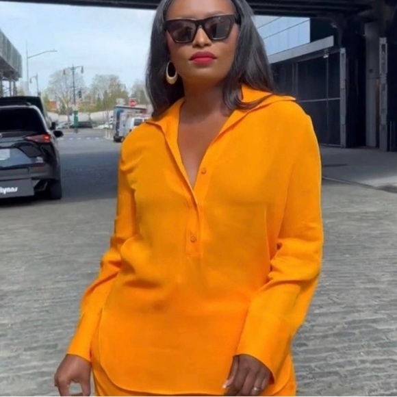 ZARA-size small silky viscose blend. Oversized Vneck, buttoned front & cuffs EUC - Picture 2 of 10